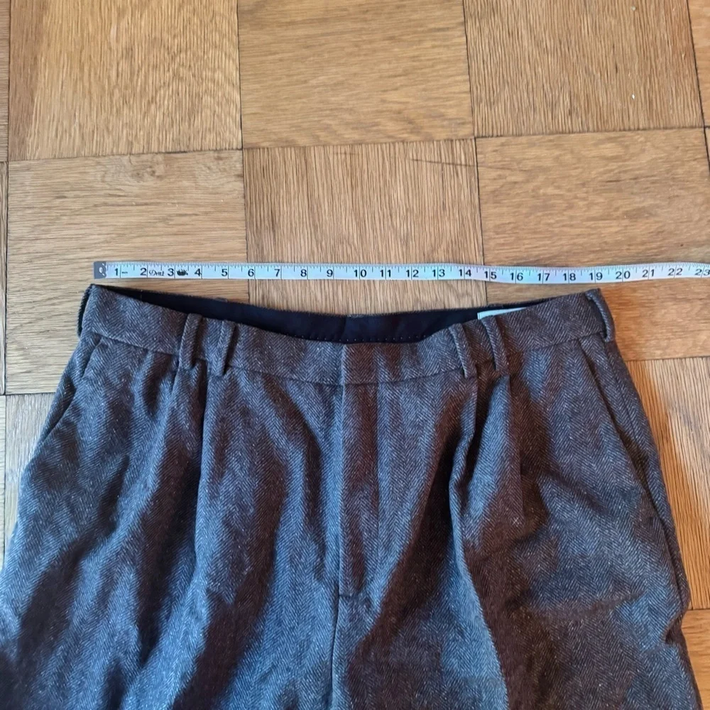 Banana Republic details brand